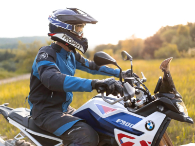Casco de enduro BMW: GS Carbon EVO vs GS Pure | La guía para elegir